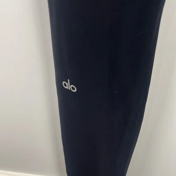 Alo Women’s High-Waist Ripped Warrior 7/8 length Legging Black Small - Picture 6 of 6